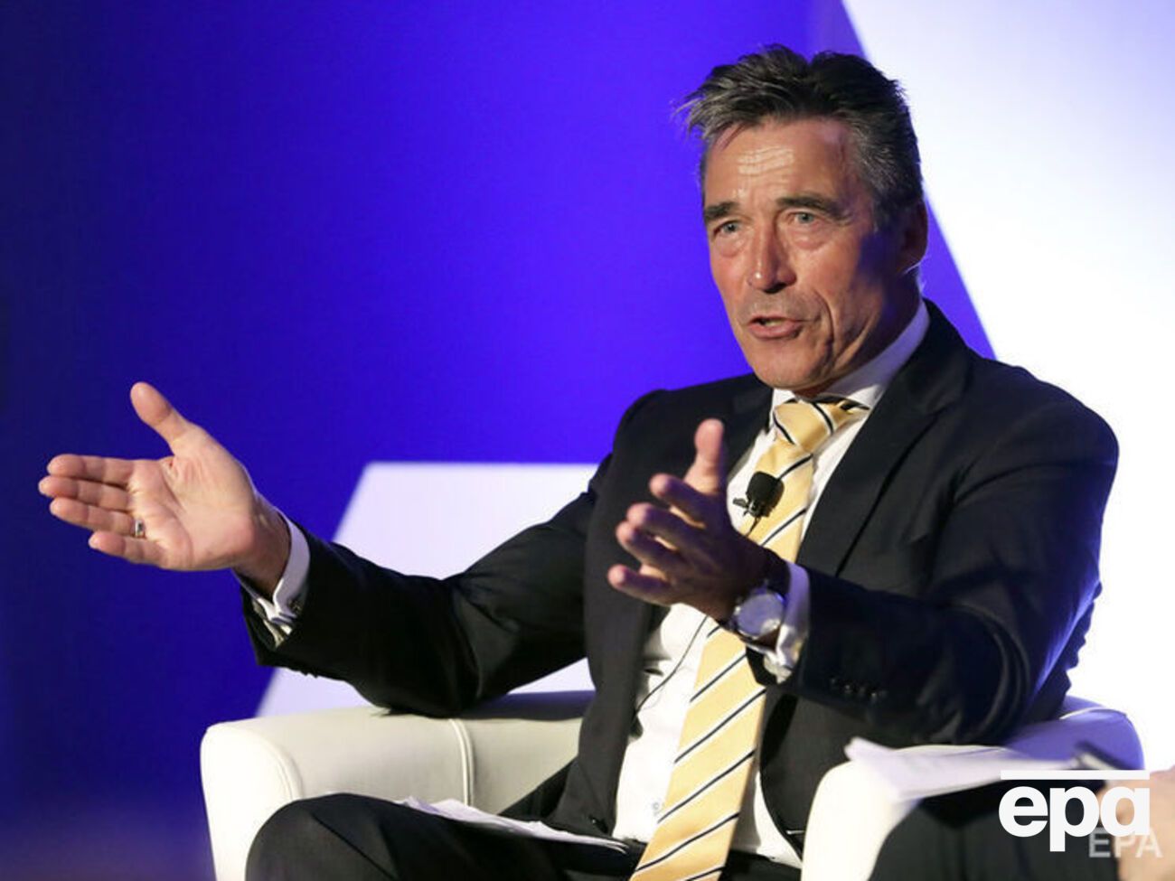 Расмуссен уважає, що Білорусь має отримувати більше допомоги від Заходу