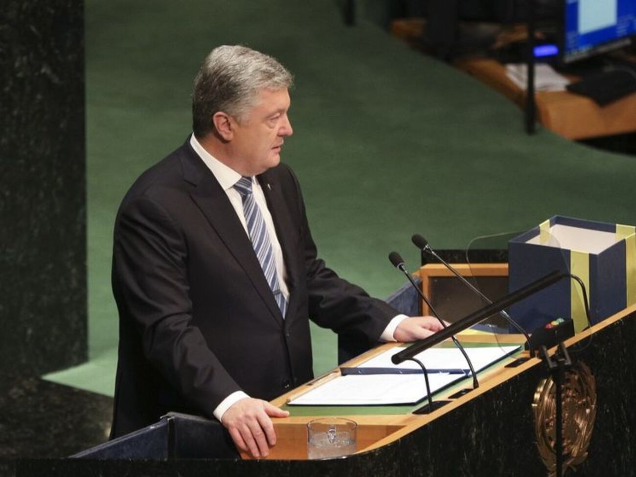 Порошенко:&nbsp;Военные эксперты однозначно определяют, что вооруженная группировка на границе РФ с Украиной является тактической наступательной ударной группой