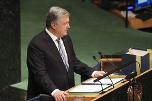 Порошенко: Військові експерти однозначно визначають, що збройне угруповання на кордоні РФ з Україною є тактичною наступальною ударною групою