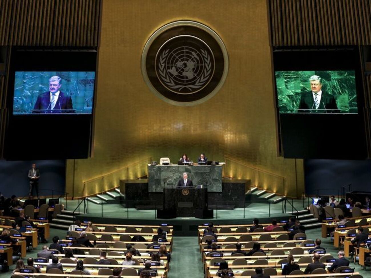 Порошенко:&nbsp;Еще в марте 2015 года я обратился в Совет Безопасности ООН с просьбой разместить на территории Украины миротворческую операцию