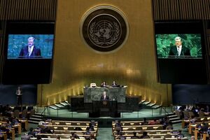 Порошенко: Еще в марте 2015 года я обратился в Совет Безопасности ООН с просьбой разместить на территории Украины миротворческую операцию