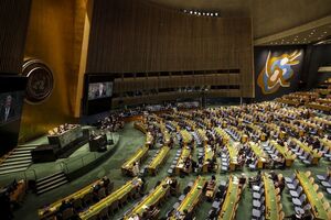 Порошенко: Предприятия на временно оккупированных территориях не могут полноценно функционировать