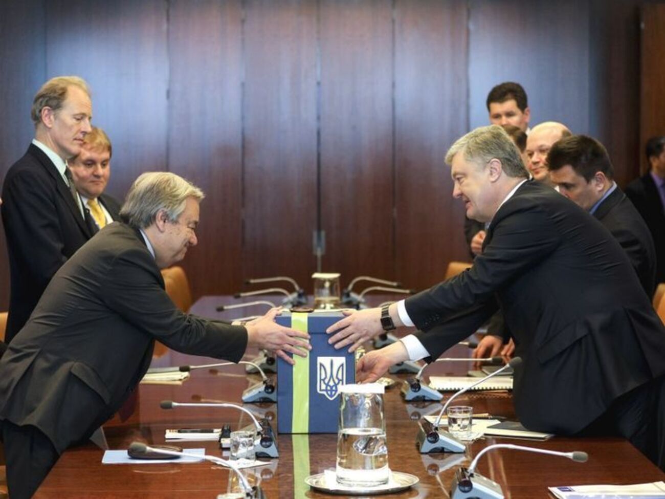 Порошенко передав Гутеррішу листи від українців