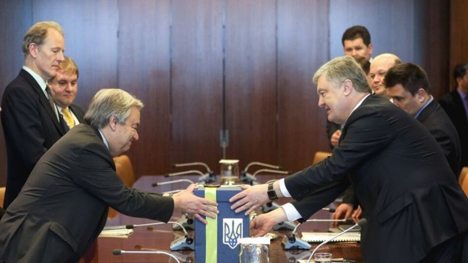 Порошенко передав Гутеррішу листи від українців