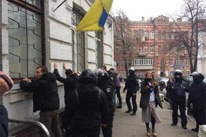 9 февраля полиция задержала 14 человек