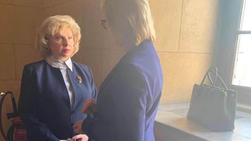Денісова (праворуч): Я вимушена була зупинити російського омбудсмена просто в коридорі будівлі Парламенту Грецької Республіки