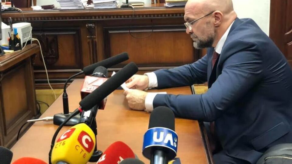 Мангер заявил, что его адвокаты не получили повестку в суд