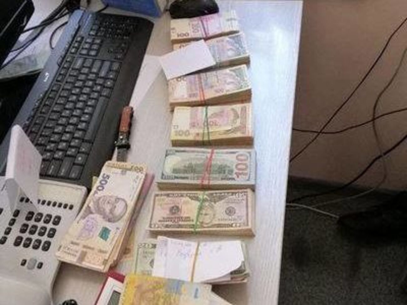 Подкупленные чиновники делали так, чтобы к тендеру допускались только две компании, связанные между собой