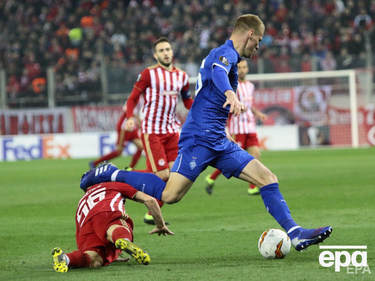 Первая встреча проходила в Афинах и завершилась со счетом 2:2