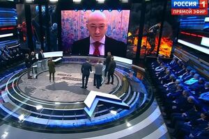 Гордон: Кремль начал аннексию Крыма еще при легитимном и находящемся в Киеве Януковиче