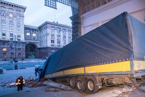 Незначні травми дістали водії фури