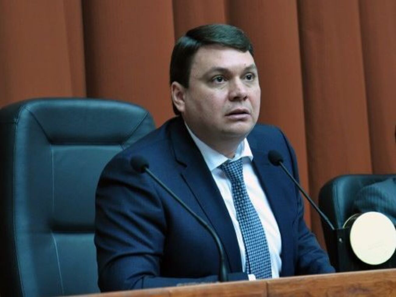 За даними ЗМІ, обшук проводили в межах досудового розслідування у справі про хабар