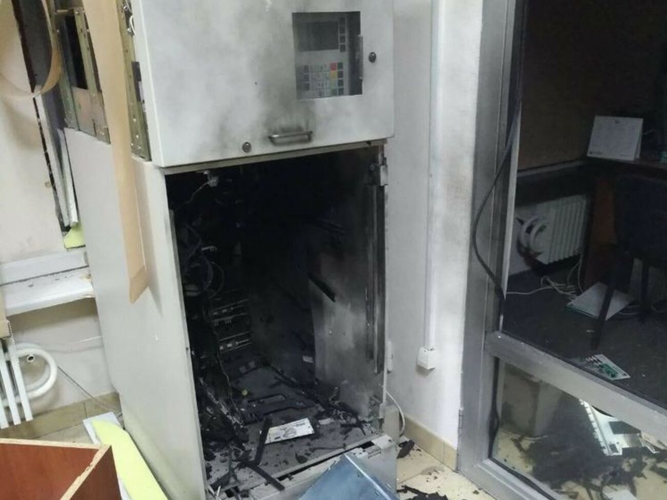 Злочинці підірвали банкомати і забрали касети