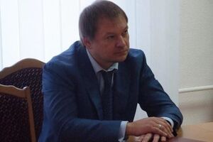 У Красильникова відібрали паспорт і ключі від готелю