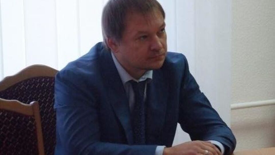 У Красильникова відібрали паспорт і ключі від готелю