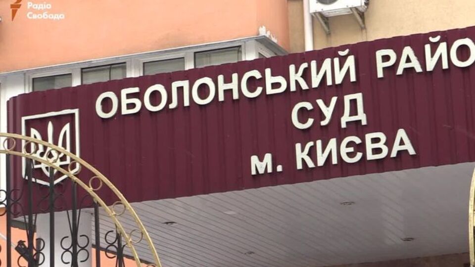 В суде решают вопрос необходимости назначения судебного заседания для рассмотрения заявления адвоката