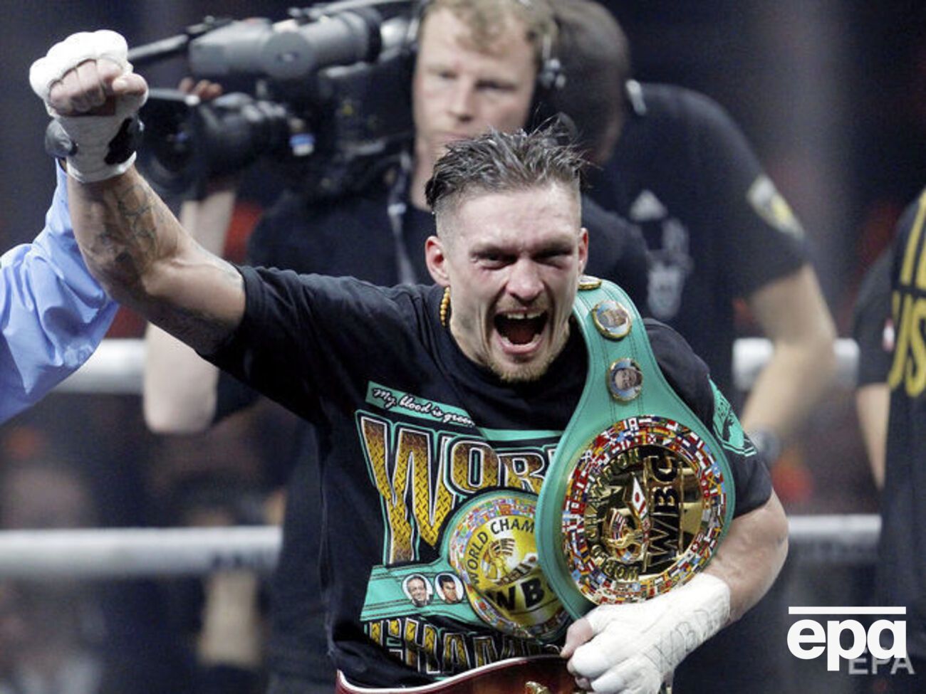Усик может провести два боя&nbsp;в супертяжелом весе, прежде чем встретится с Джошуа