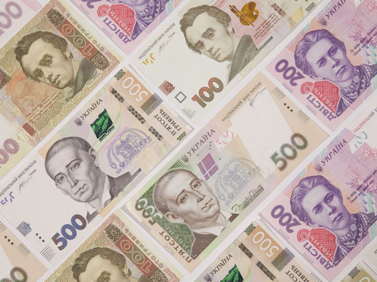 Гроші переказали двома платежами