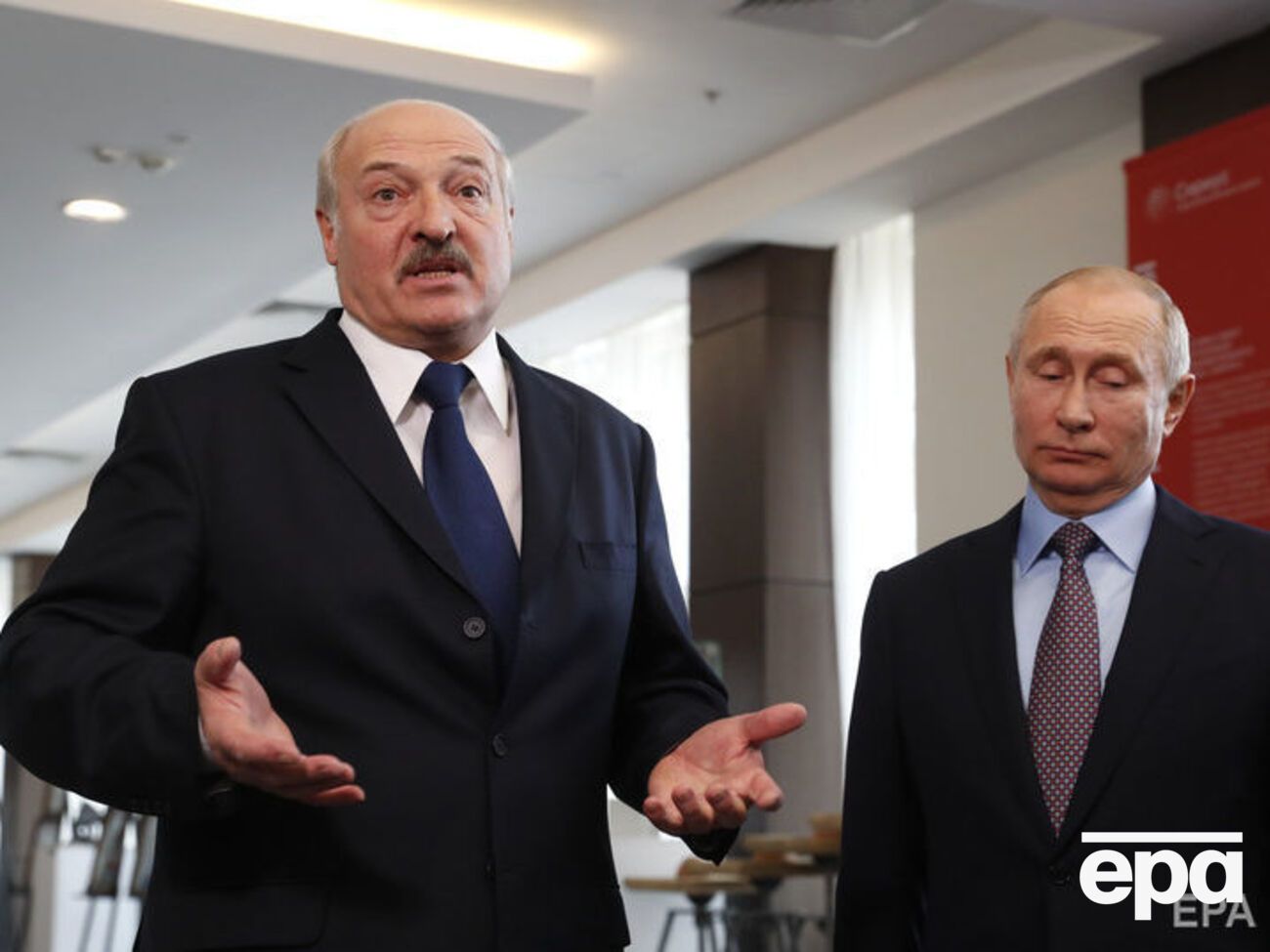 Лукашенко: Я трохи починаю сумніватися і шукати відповідь на звинувачення у бік Росії. Але інформації щодо цього у мене немає, вона прихована