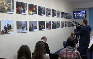 В Киеве открылась выставка "Журналисты на Евромайдане. Пять лет спустя". Фоторепортаж