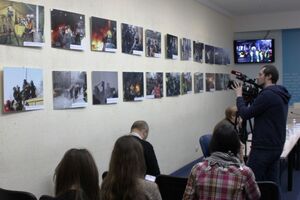 У Києві відкрили виставку "Журналісти на Євромайдані. П'ять років потому". Фоторепортаж