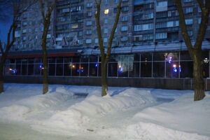 Торговый центр "Зори Урала" пристроен к жилому дому