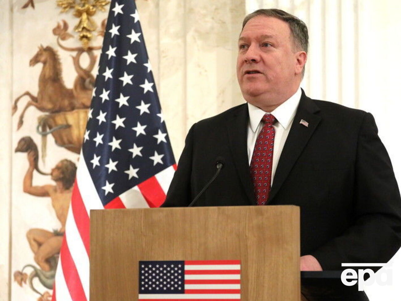 Помпео: США осуждают отказ Мадуро принять гуманитарную помощь для Венесуэлы