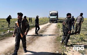 По данным СМИ, автобус попал на мину, оставленную террористами ИГИЛ