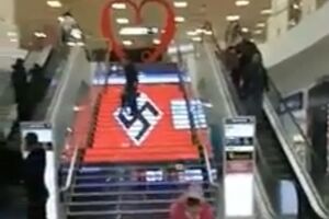 В администрации ТЦ заявили, что свастика появилась в результате хакерской атаки