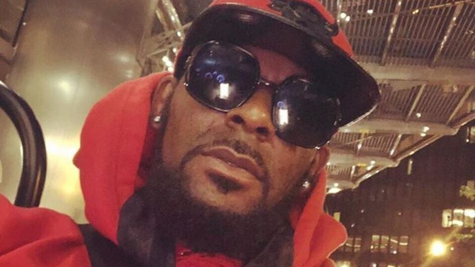 R Kelly отрицает обвинения