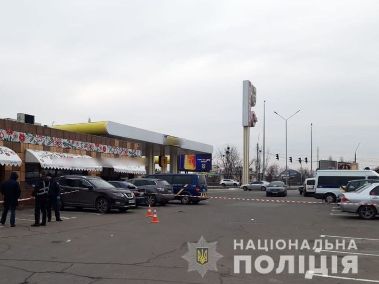 На місці стрілянини правоохоронці вилучили три гільзи та гумову кулю