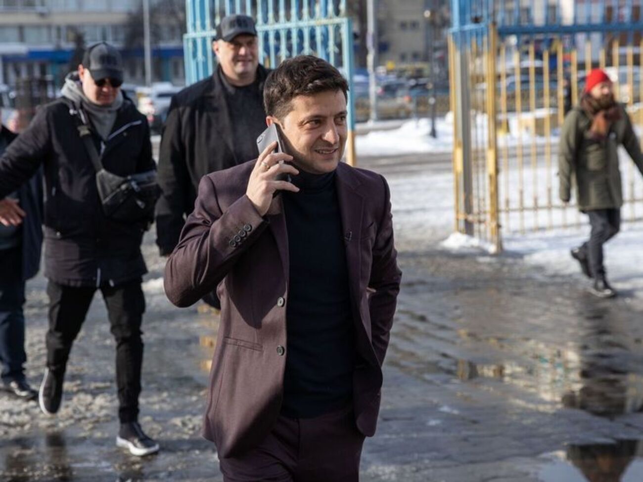 Зеленский лидирует в рейтинге КМИС