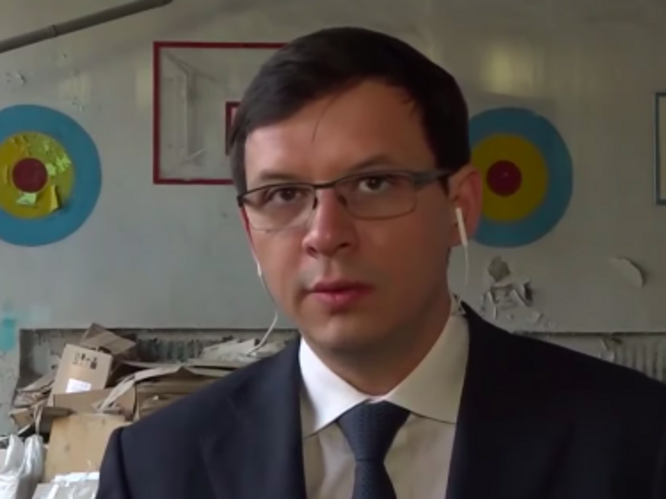 Евгений Мураев:&nbsp;Именно находясь в этой разбитой школе, мне хочется пригласить Петра Алексеевича обсудить формулу будущего