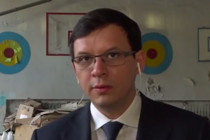 Евгений Мураев: Именно находясь в этой разбитой школе, мне хочется пригласить Петра Алексеевича обсудить формулу будущего