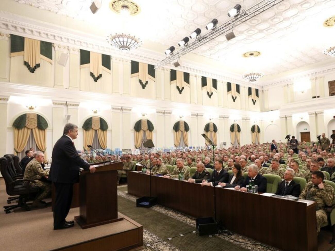 Порошенко: Україна спостерігає безпрецедентну мілітаризацію Чорноморського регіону