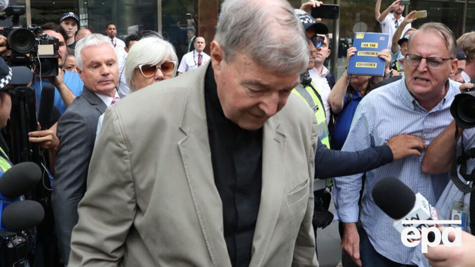 Пелл не визнає провини ні за одним із пунктів обвинувачення