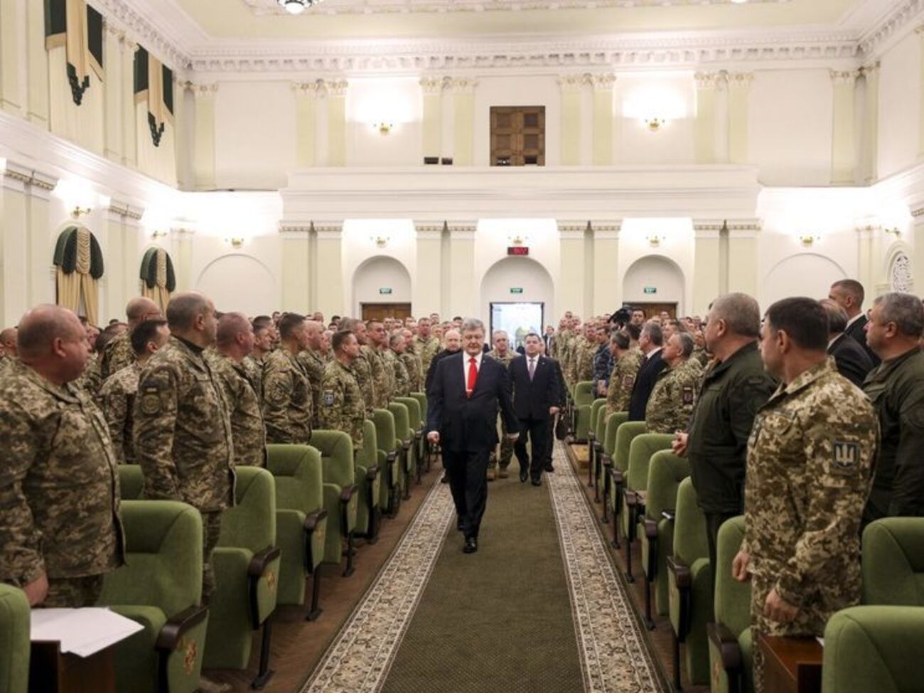 По данным журналистов "Наші гроші", завод "Кузница на Рыбальском", ранее принадлежавший Порошенко, участвовал в схеме хищений в армии