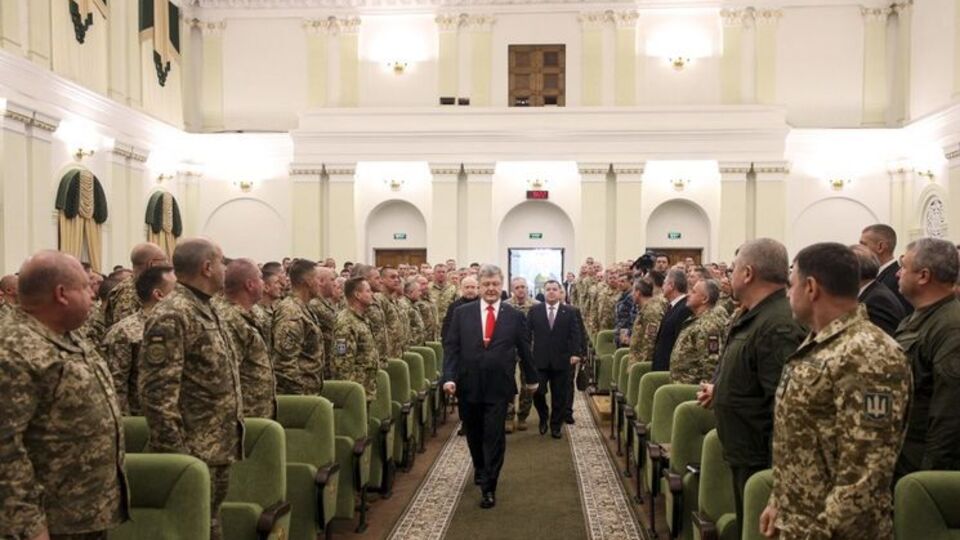 За даними журналістів "Наших грошей", завод "Кузня на Рибальському", який раніше належав Порошенку, брав участь у схемі розкрадання в армії