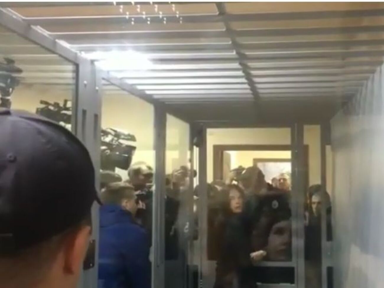 Зайцеву вывели из зала