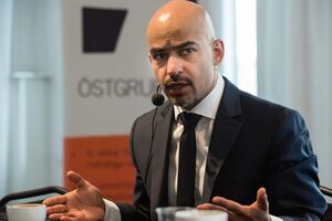 Минуло понад 19 годин з моменту оприлюднення розслідування про махінації з оборонними закупівлями. Мовчить президент, СБУ, Міноборони. І це в країні, яка воює