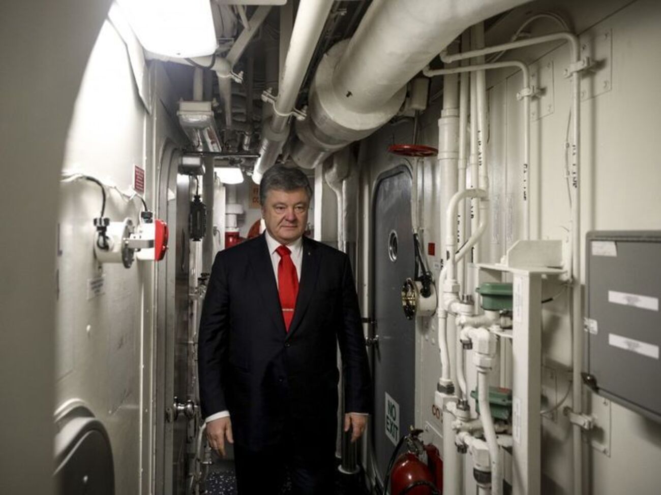 Порошенко побывал на американском эсминце 26 февраля