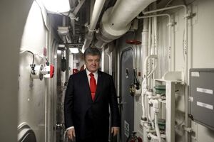 Порошенко побывал на американском эсминце 26 февраля