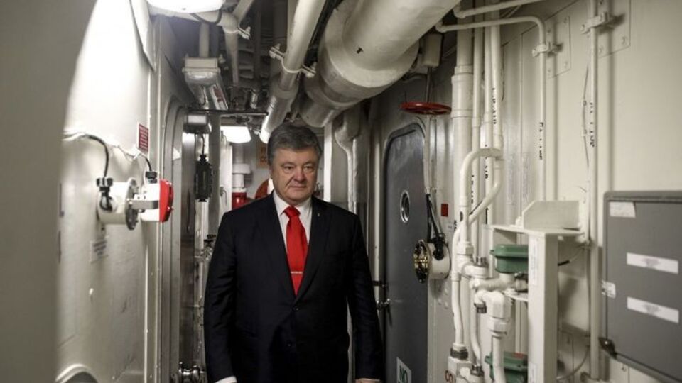 Порошенко побував на американському есмінці 26 лютого