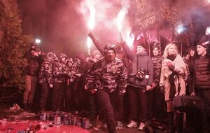 "Национальный корпус" пикетировал дом сына Гладковского, требуя его ареста. Фоторепортаж