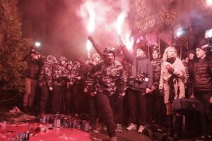 "Национальный корпус" пикетировал дом сына Гладковского, требуя его ареста. Фоторепортаж