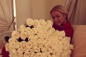 Волочкова: Мои хорошие, любимые мои недолюбленные тетеньки, вот вам шпагат. Повторяйте!