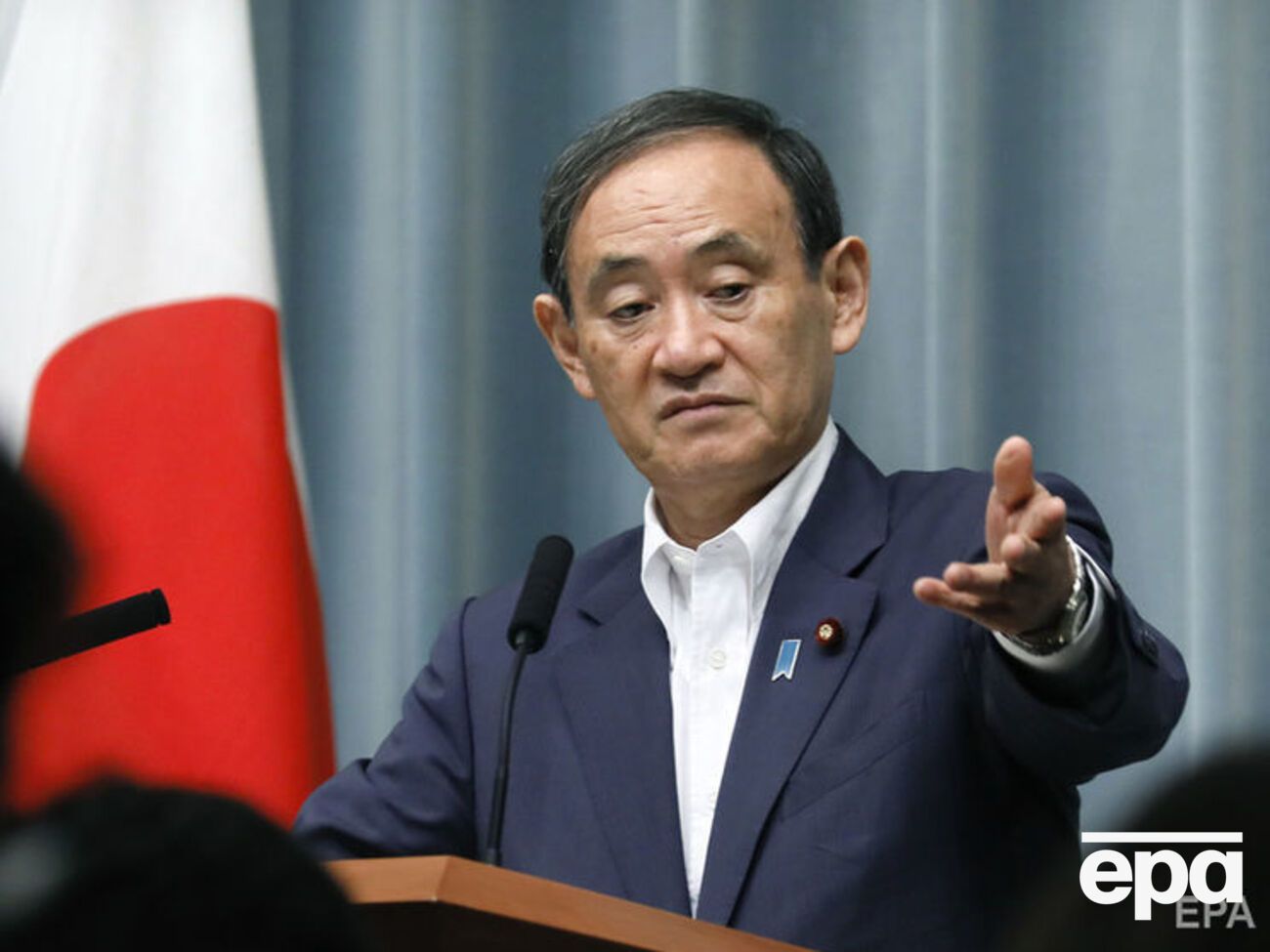 Секретарь японского кабинета Суга заявил, что поездка российского чиновника на Шикотан несовместима с позицией Японии