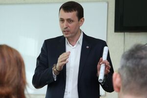 Валерій Дубіль: Необхідно розвинути лікарське самоврядування, фармацевтичну галузь і зробити так, щоб кожен українець зміг отримати в достатній кількості медикаменти безоплатно