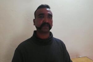 Пр данным СМИ, Абдинандана Вартамана после катапультирования пакистанские военные спасли от расправы