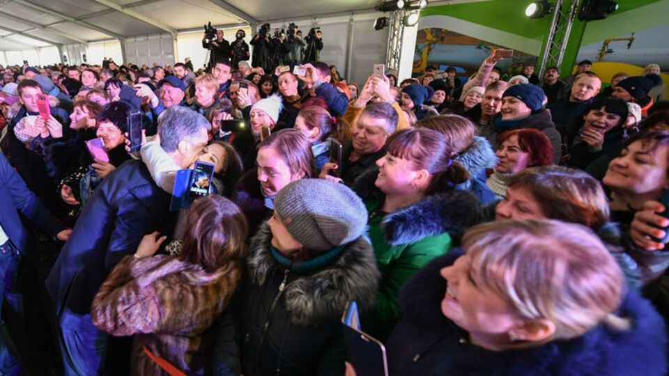 В АП зазначили, що інцидент із шапкою стався серед великого скупчення людей